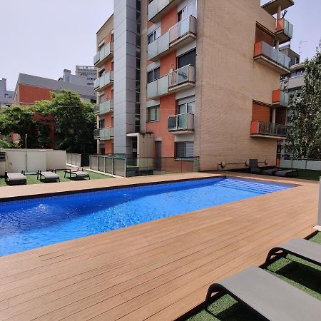Large Terrace Luxury Apartment سان أدريان دي بيزوس المظهر الخارجي الصورة