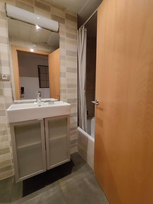 Large Terrace Luxury Apartment سان أدريان دي بيزوس المظهر الخارجي الصورة