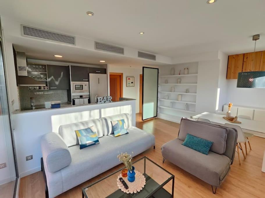Large Terrace Luxury Apartment سان أدريان دي بيزوس المظهر الخارجي الصورة