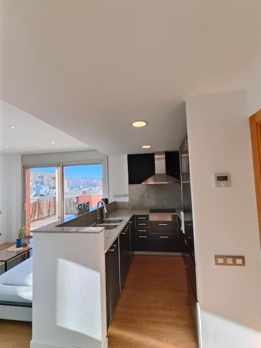 Large Terrace Luxury Apartment سان أدريان دي بيزوس المظهر الخارجي الصورة
