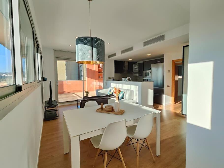Large Terrace Luxury Apartment سان أدريان دي بيزوس المظهر الخارجي الصورة