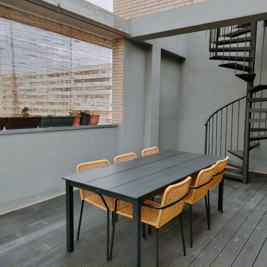 Large Terrace Luxury Apartment سان أدريان دي بيزوس المظهر الخارجي الصورة