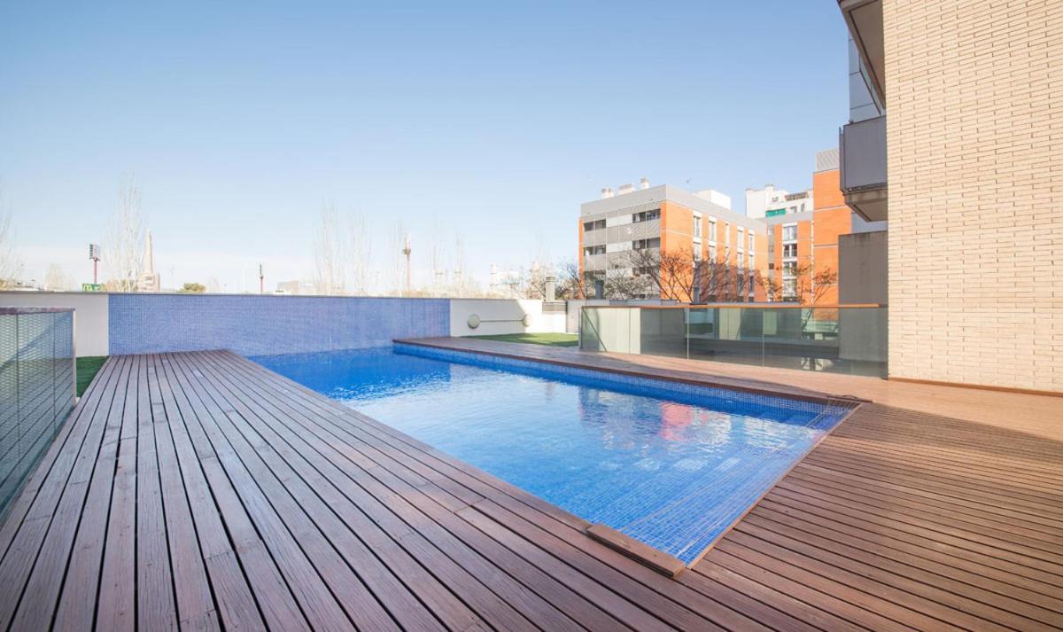 Large Terrace Luxury Apartment سان أدريان دي بيزوس المظهر الخارجي الصورة