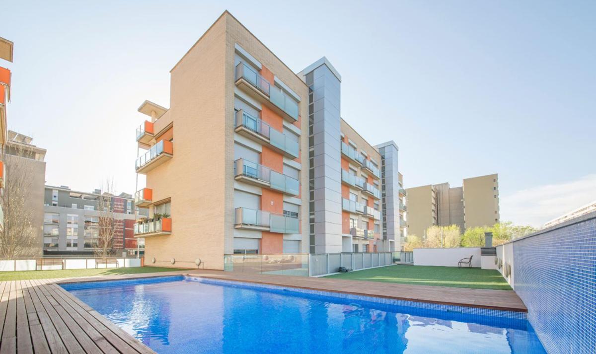 Large Terrace Luxury Apartment سان أدريان دي بيزوس المظهر الخارجي الصورة