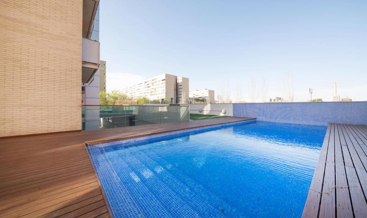 Large Terrace Luxury Apartment سان أدريان دي بيزوس المظهر الخارجي الصورة